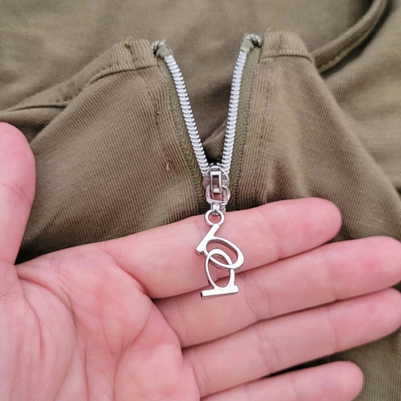 bebe Martini🍸Olive🫒 Top with Zipper Detail - NWT - Picture 4 of 13